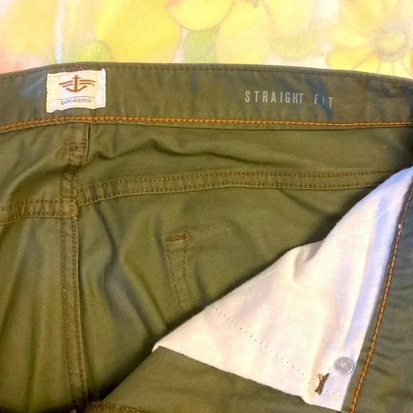 Dockers straight  fit cotton pants dark green olive 🫒 colour - Picture 5 of 9